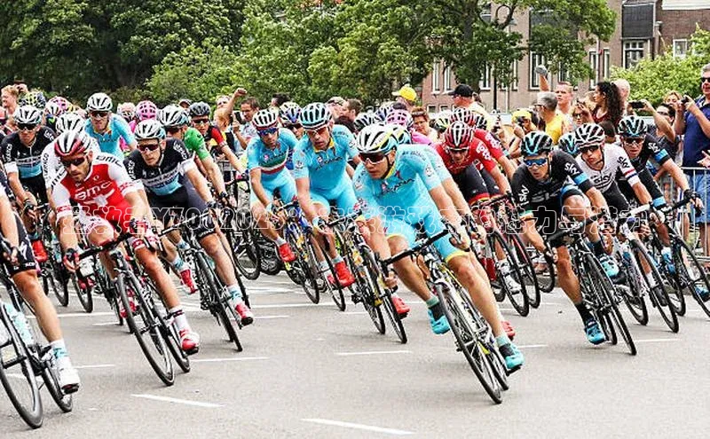 拯救者Y7002025：未来游戏本的魅力与潜力